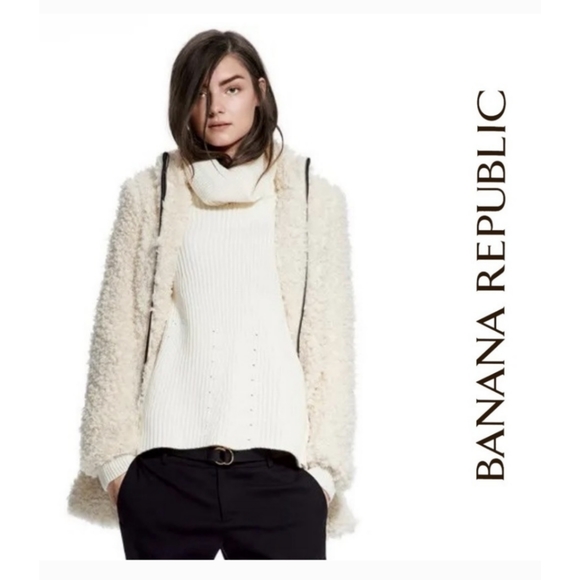 BANANA REPUBLIC~Ivory, Oversized Chunky Cable Knit Turtleneck Sweater~SizeXS - Picture 2 of 7